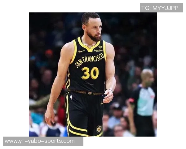 库里半场表现抢眼7投5中贡献14分2助攻三分球命中率高达60成为全队得分王 库里半场表现抢眼7投5中贡献14分2助攻三分球命中率高达60成为全队得分王